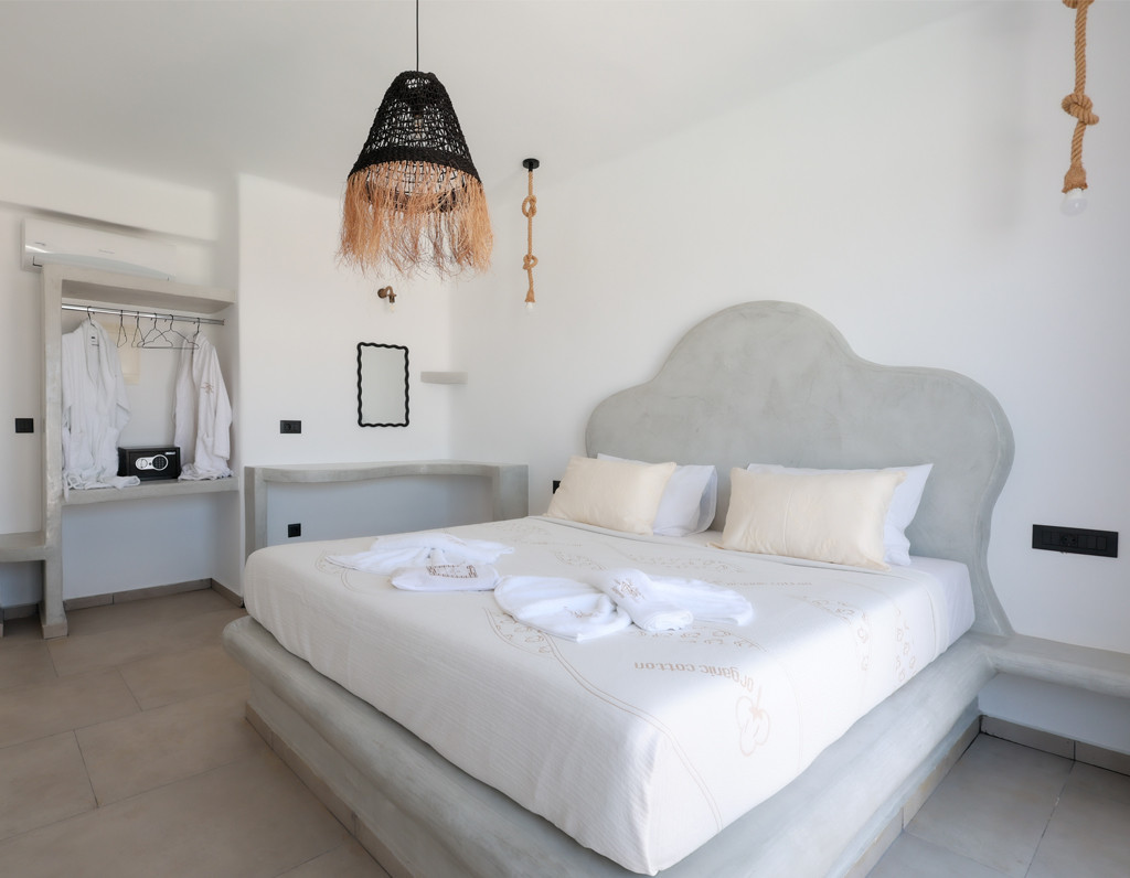 DELUXE SUITE WITH SEA VIEW & HOT TUB